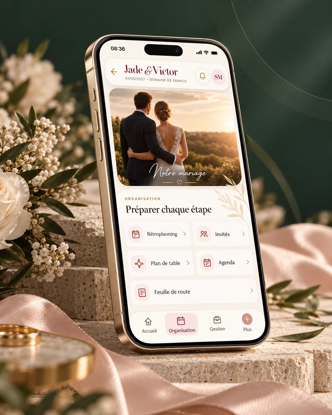 Présentation sur smartphone de l’application Jebooktoo pour les mariés : rétroplanning, invités, plan de table, agenda et feuille de route